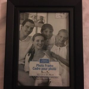 Black Plastic 5" x 7" Photo Frame